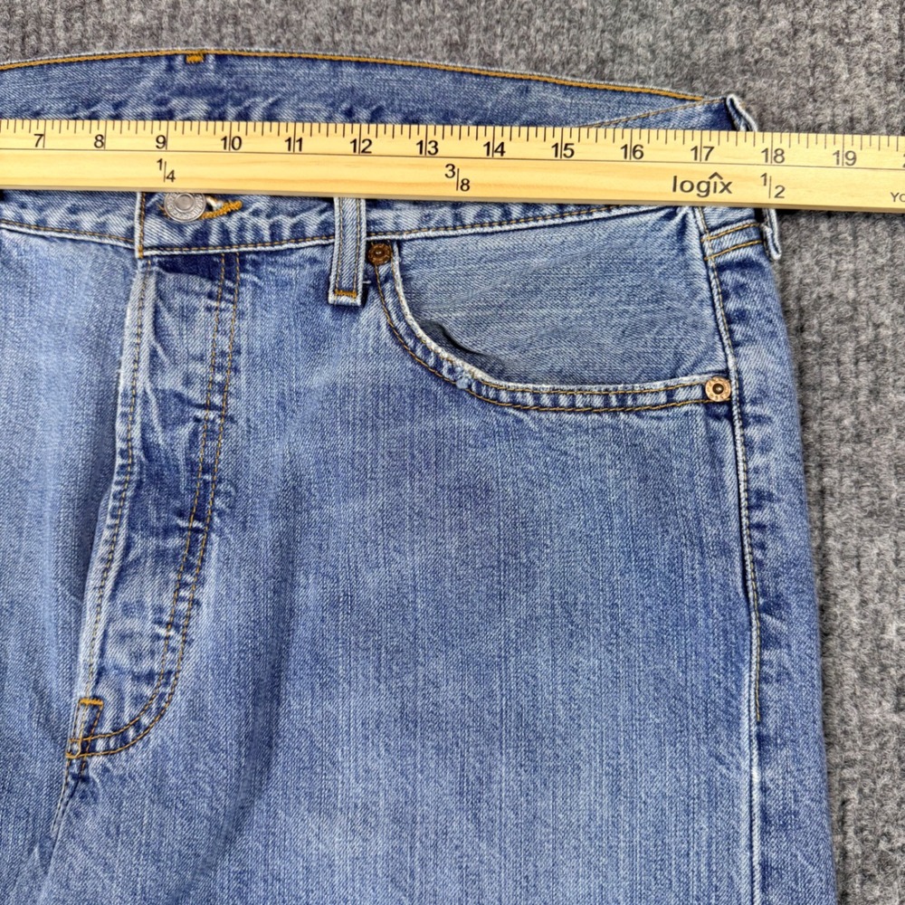 Levis 501 Original Fit Jeans Mens 36x34 Light Wash Blue Denim 00501-2200 - Picture 5 of 12